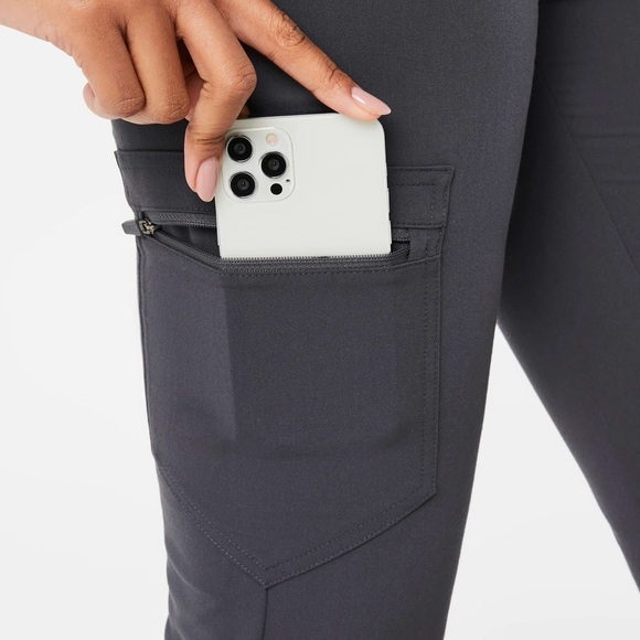 FIGS Technical Collection Zamora Women’s Charcoal Jogger Scrub Pants, Petite Med - Picture 4 of 12